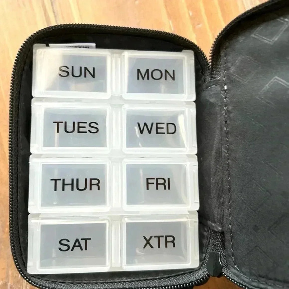 Vera Bradley 3 pc pen, wristlet, travel pill case - Picture 2 of 4